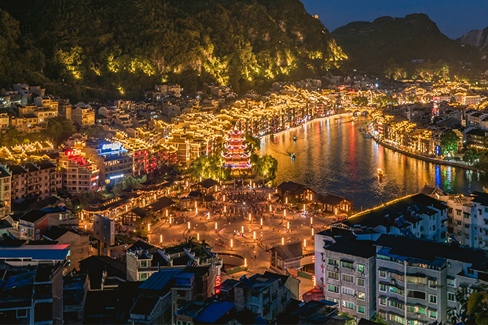 夜游門(mén)票賣(mài)爆的真相：景區(qū)亮化工程如何打造沉浸式文化IP？