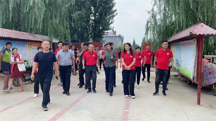 洪水顯大愛！明亮照明總經(jīng)理、河南牛商匯會長荊明慧攜牛商馳援安陽