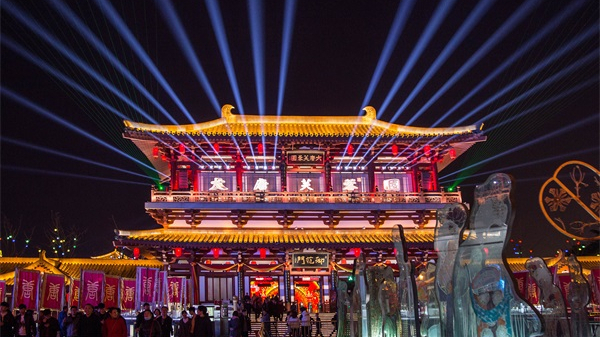 古建筑夜景燈光應(yīng)相協(xié)調(diào)，富有民族特色