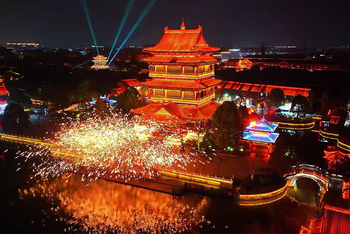 游客為啥提前離場(chǎng)？因?yàn)闆](méi)有燈光亮化的景區(qū)夜景“毫無(wú)看點(diǎn)”！